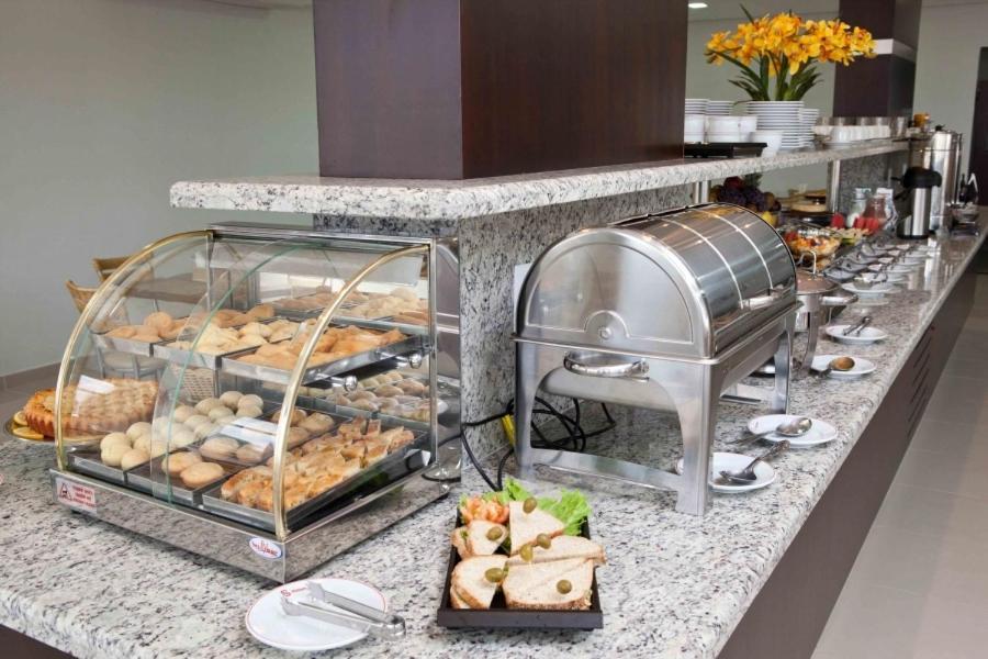 Serras Hotel Cuiaba  Bagian luar foto